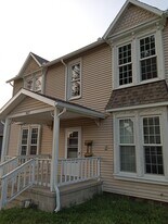 1021 Adams Ave, Unit Main Floor in Charleston, IL - Building Photo