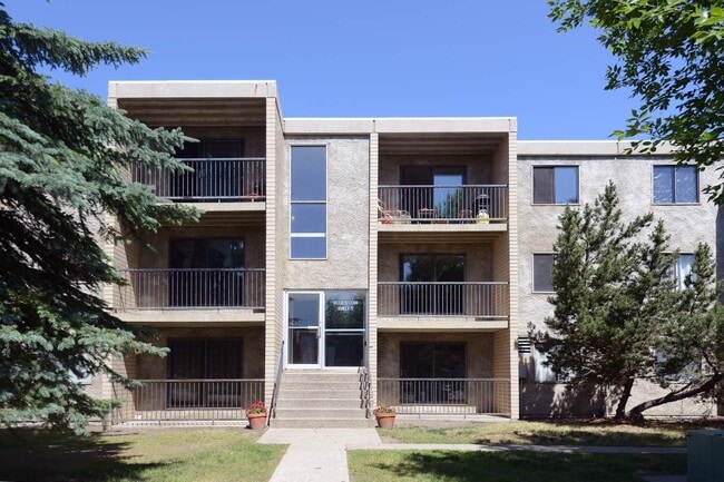 Cambridge House in Lethbridge, AB - Building Photo - Building Photo