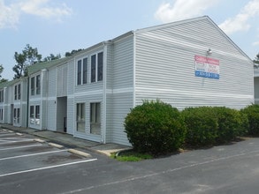 Quail Oaks Apartments in Petersburg, VA - Building Photo - Building Photo