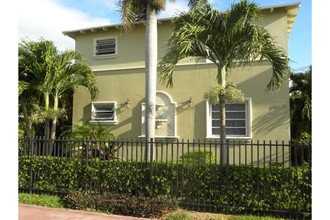 Lincoln Gate Villas in Miami Beach, FL - Building Photo - Building Photo