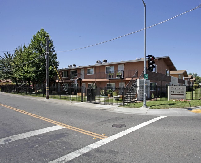 Cascade Village in Sacramento, CA - Building Photo - Building Photo