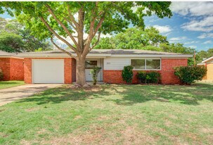 2812 54th St in Lubbock, TX - Building Photo