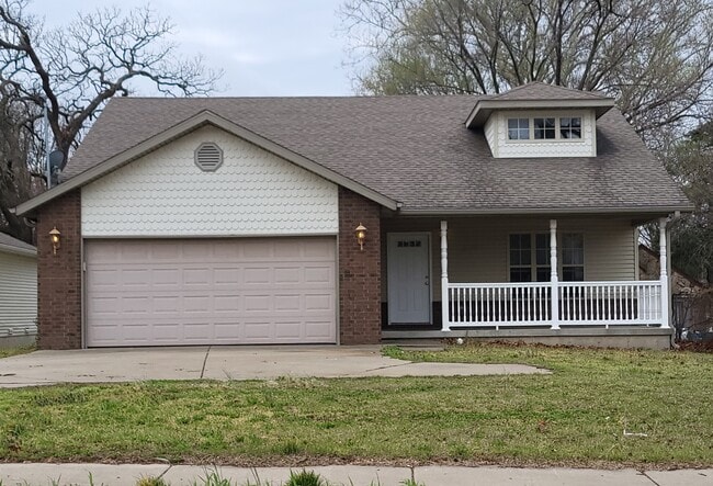 2675 N National Ave in Springfield, MO - Foto de edificio - Building Photo