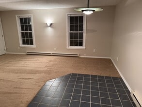 239 Old Farms Rd in Avon, CT - Building Photo - Building Photo