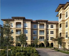 Valencia Luxury Condominiums in Jacksonville Beach, FL - Building Photo - Building Photo