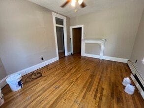 68 Calumet St, Unit 68 Calumet St. #1 in Boston, MA - Foto de edificio - Building Photo