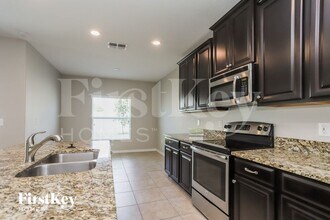 15413 Auburn Woods Ln in Ruskin, FL - Building Photo - Building Photo