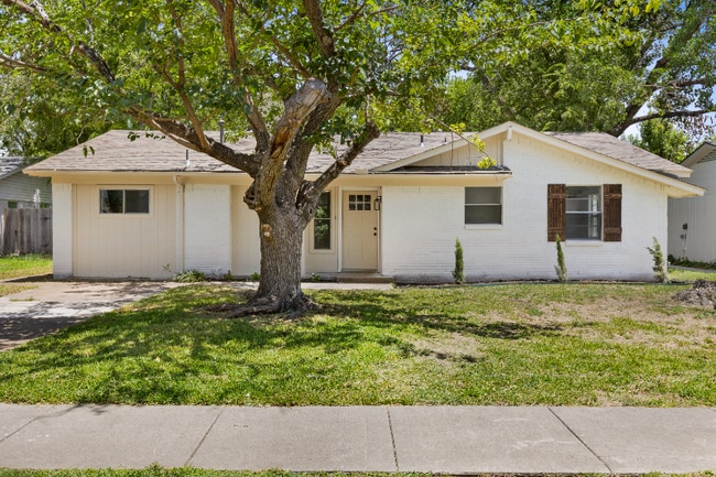 1414 Timberlake Cir