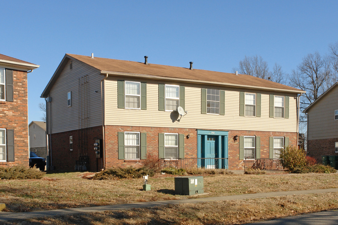 7401 Garrison Rd in Louisville, KY - Foto de edificio