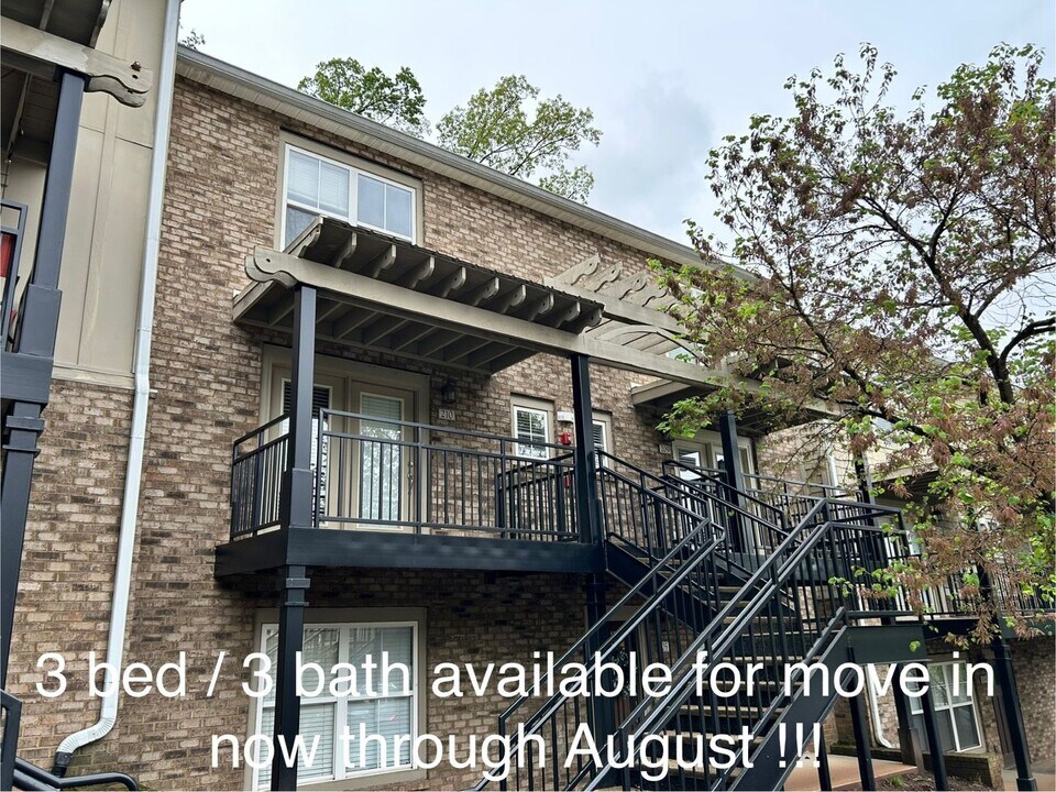 3914 Cherokee Woods Way-Unit -03914C-0210 in Knoxville, TN - Building Photo