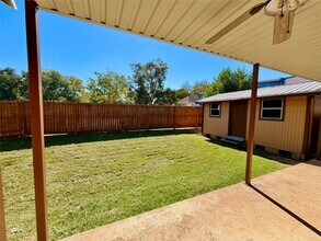 305 W Tom Green St in Brenham, TX - Building Photo - Building Photo