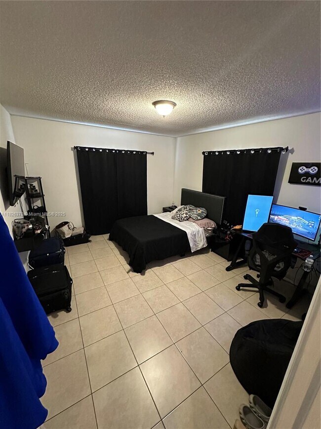 6 NW 7th Ave in Dania Beach, FL - Building Photo - Building Photo