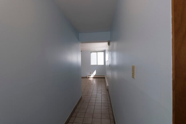 39 Robertson Ave, Unit 1B in White Plains, NY - Foto de edificio - Building Photo