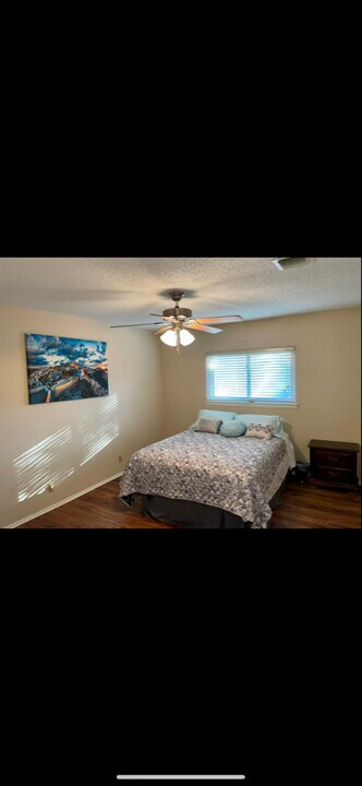 9687 Chelmsford Dr in San Antonio, TX - Building Photo