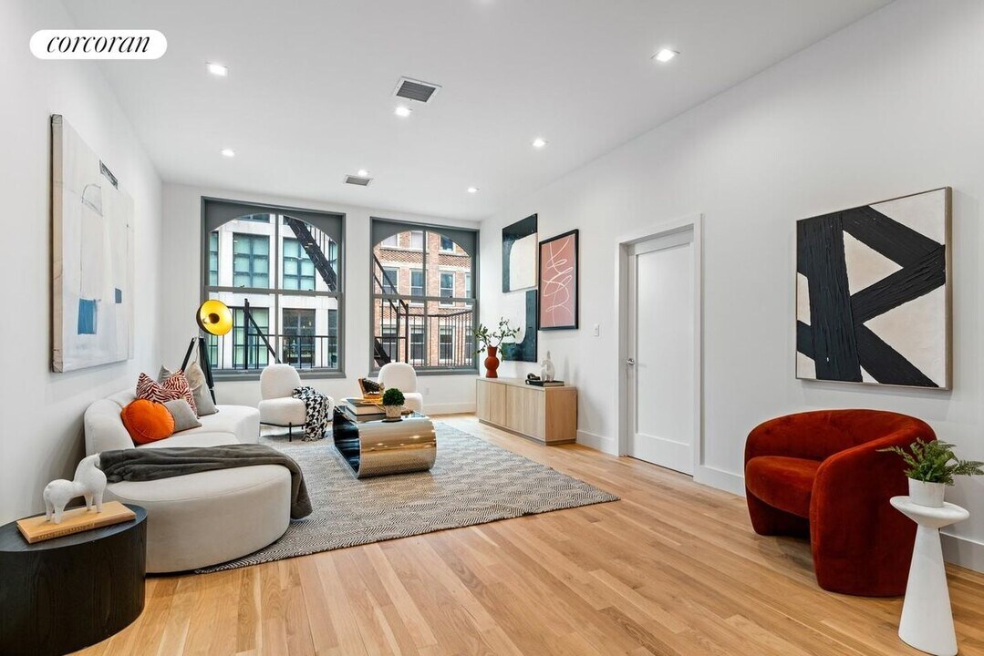 228 W Broadway in New York, NY - Building Photo