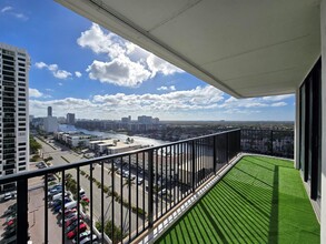 2101 S Ocean Dr, Unit 1507 in Hollywood, FL - Foto de edificio - Building Photo