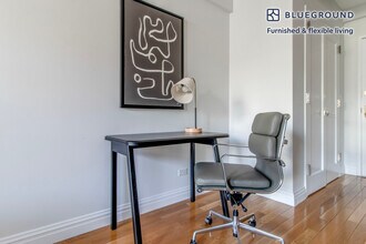 210 W 70th St in New York, NY - Building Photo - Building Photo