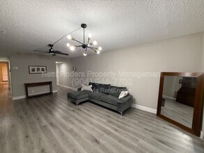 8755 Como Lake Dr in Jacksonville, FL - Building Photo - Building Photo