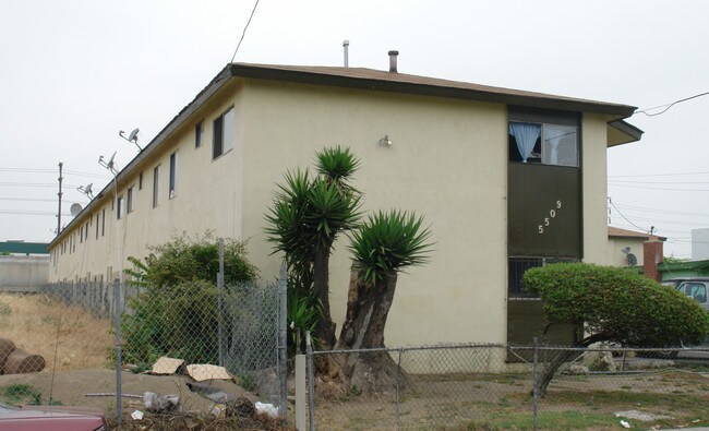 5503-5509 Maywood Ave in Maywood, CA - Foto de edificio - Building Photo