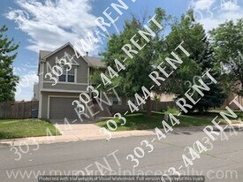 20722 E 43rd Ave in Denver, CO - Building Photo