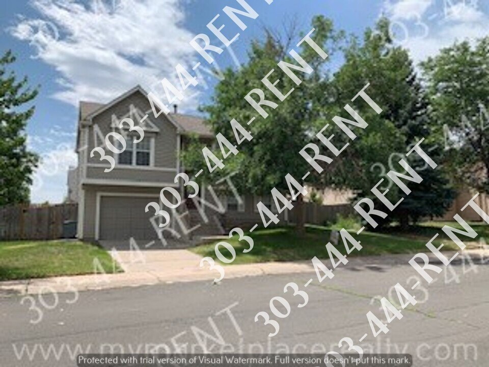 20722 E 43rd Ave in Denver, CO - Building Photo