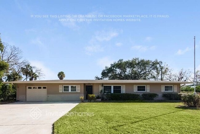 property at 618 15th Ave Dr E