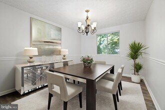 3618 Wharf Ln in Triangle, VA - Foto de edificio - Building Photo