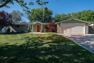 1725 Crock Dr in Streetsboro, OH - Building Photo