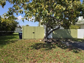 12241 SW 115th Terrace in Miami, FL - Foto de edificio - Building Photo