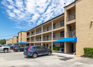 Regent Place in Jacksonville, FL - Building Photo - Building Photo