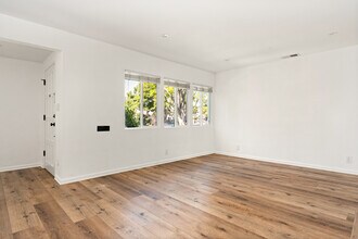 5840 Allott Ave in Van Nuys, CA - Foto de edificio - Building Photo