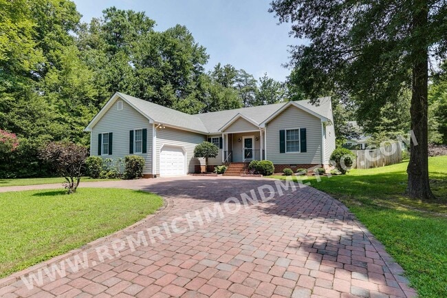 property at 1913 Castle Glen Dr