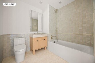 222 E Broadway in New York, NY - Building Photo - Building Photo