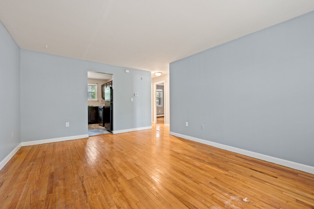 106 Central Ave in East Hartford, CT - Foto de edificio