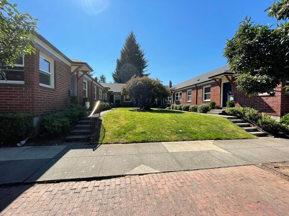 6345 N Albina Ave in Portland, OR - Building Photo