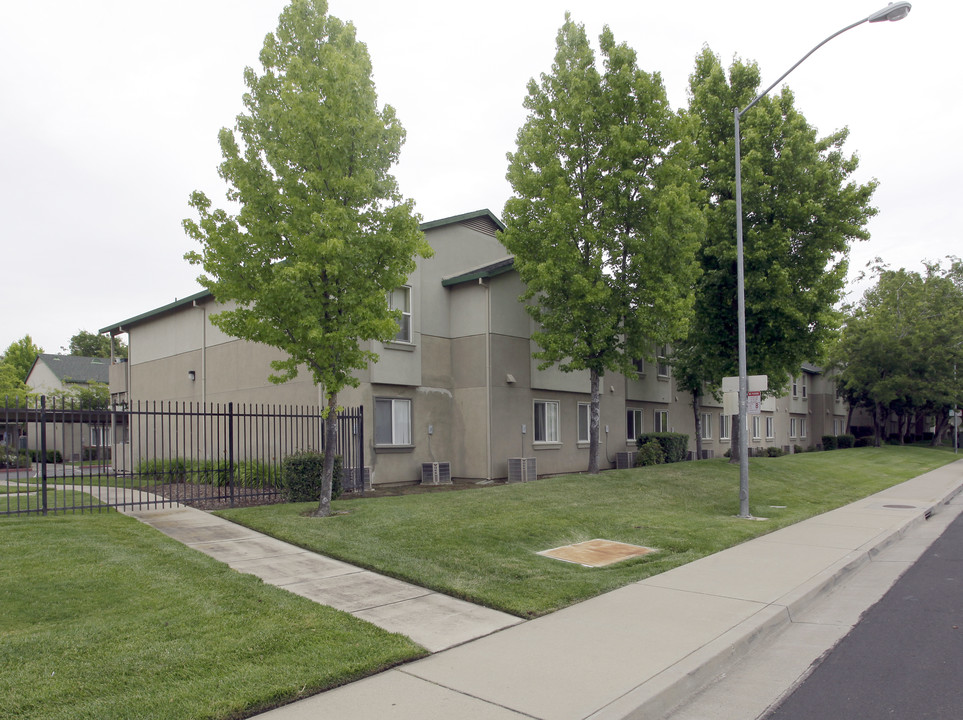 Washington Courtyard in West Sacramento, CA - Foto de edificio