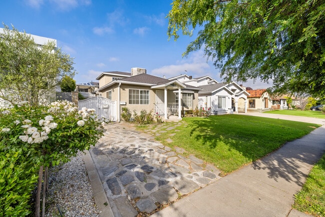 1732 S Carmelina Ave in Los Angeles, CA - Building Photo - Building Photo