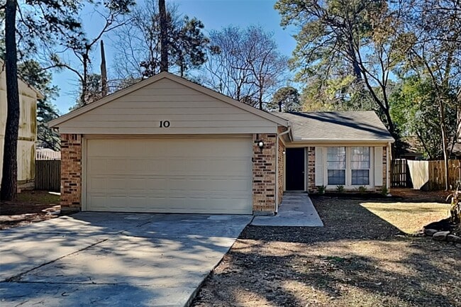 property at 10 Hasting Oak Ct
