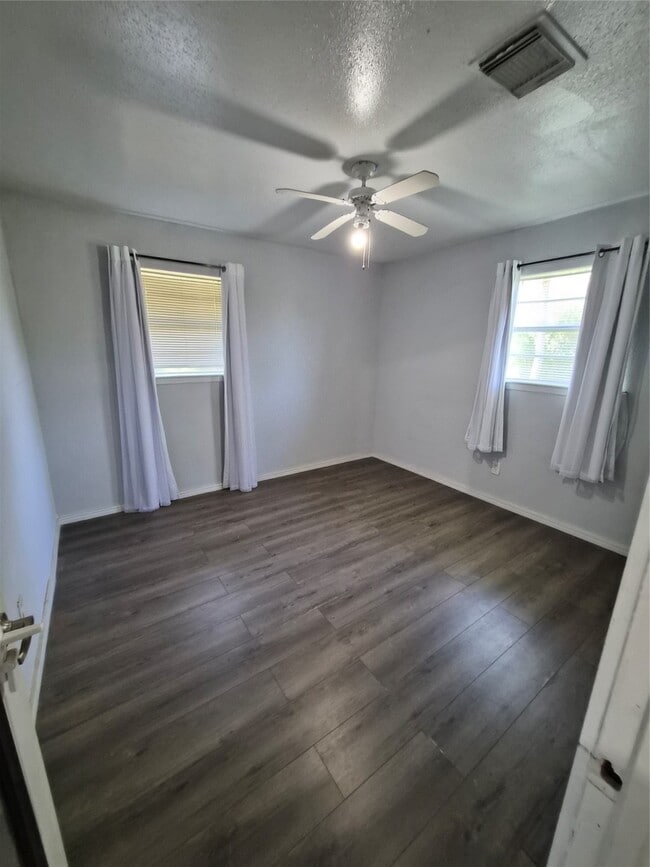 12335 Roy Rd in Pearland, TX - Building Photo - Building Photo