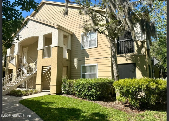 property at 11 Arbor Club Dr