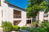 Estancia Condominiums in Clearwater, FL - Foto de edificio - Building Photo