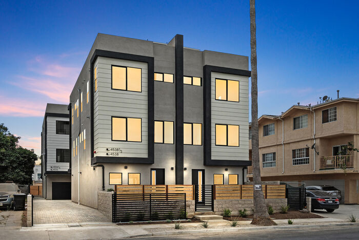 4536 W 18th St in Los Angeles, CA - Foto de edificio