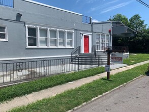 323 E Carson St in San Antonio, TX - Building Photo - Interior Photo