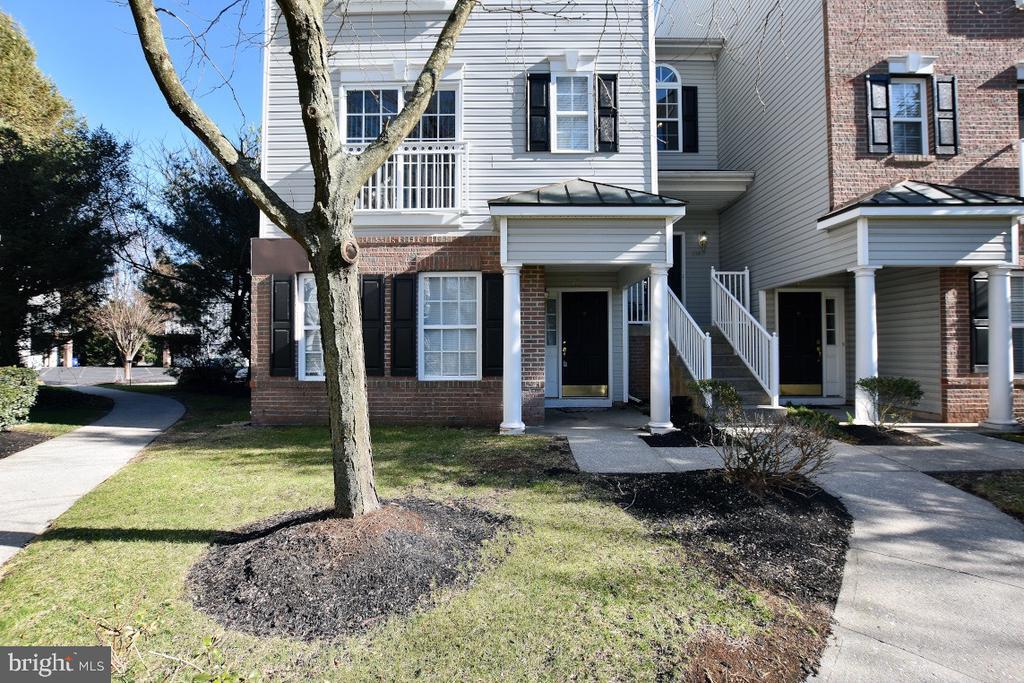 334 Lisa Way in Riverton, NJ - Building Photo