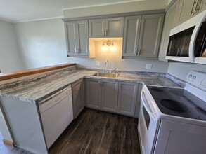 2129 Country Ln in Neenah, WI - Building Photo - Building Photo