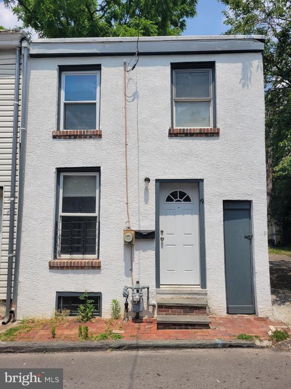 property at 19 Blackberry Alley