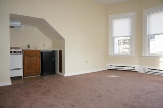 592 Cambridge St, Unit 11 in Boston, MA - Foto de edificio - Building Photo