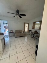 5501 SW 89th Ave, Unit 1/1 Spacious Efficient in Miami, FL - Building Photo