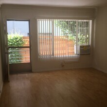 924 N Curson Ave in West Hollywood, CA - Building Photo - Building Photo