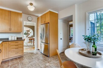 6200 30th Ave NE, Unit Bedroom 1 in Seattle, WA - Foto de edificio - Building Photo